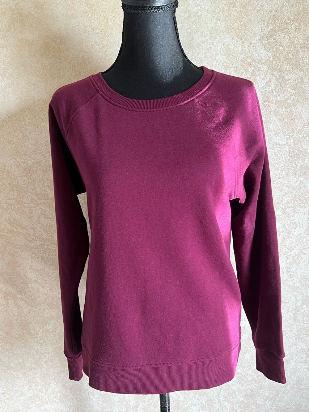 Time and Tru Women's Crewneck burgundy